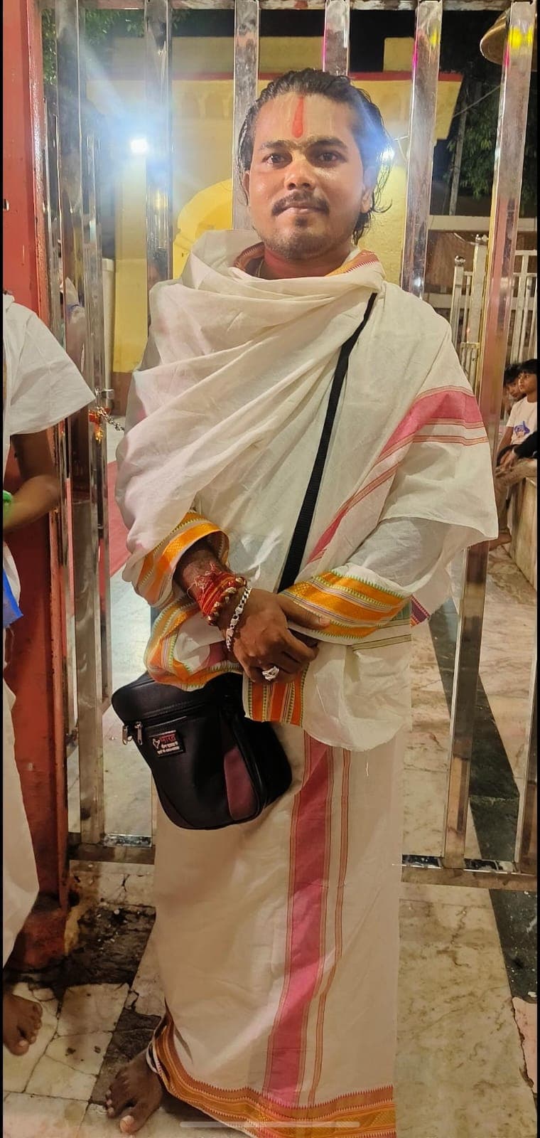 Expert Vedic Prohit Deepak Sastrigal performing Thila Homam at Agni Theertham